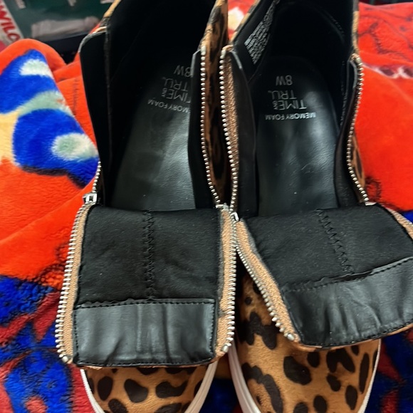 TIME and TRU Women’s Booties - Picture 5 of 6